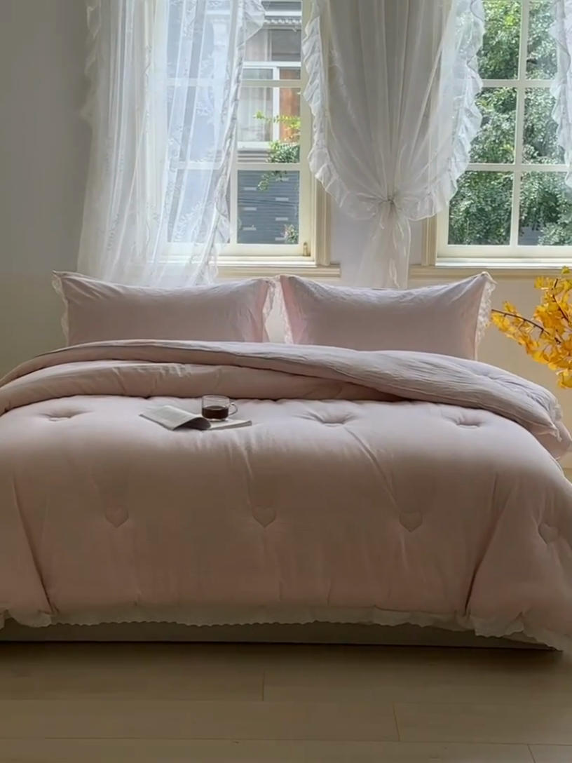 91家纺网 家纺一手货源 找家纺 久典家居 2024新款A类全棉色织水洗棉花边款大豆被 糖果粉