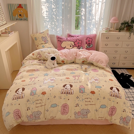 91家纺网 家纺一手货源 找家纺 桃喜 2024新秋冬新品卡通混搭牛奶绒系列四件套 猫狗日记