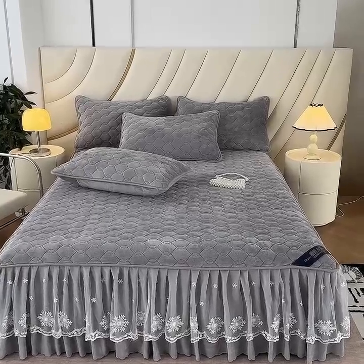 91家纺网 家纺一手货源 找家纺 品乐家纺 2024新款简约牛奶绒夹棉保暖床裙 银灰