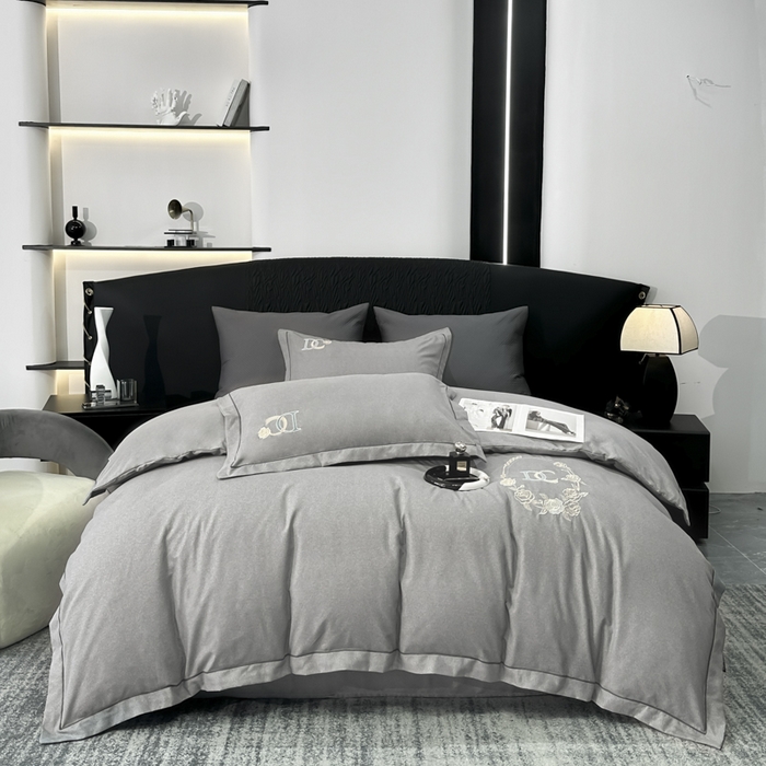 91家纺网 家纺一手货源 找家纺 宜家坊 2024新款加厚肌理纹碳素磨毛刺绣四件套-邂逅系列 邂逅-典雅灰