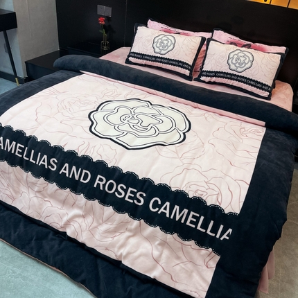 2024新款大版数码印花四件套高克重双面加厚牛奶绒四件套 山茶粉