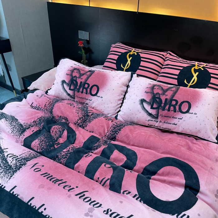 91家纺网 家纺一手货源 找家纺 2024新款大版数码印花四件套高克重双面加厚牛奶绒四件套 黑色爱心