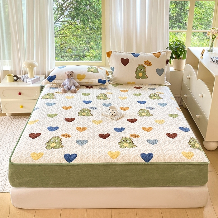 91家纺网 家纺一手货源 找家纺 赫梵茜 2024新款高克重安抚豆豆被套牛奶绒夹棉床笠四件套 爱心恐龙