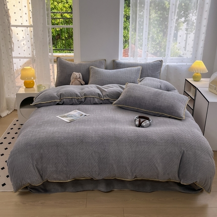 91家纺网 家纺一手货源 找家纺 （总）晚依家纺 2024新款230g纯色立体雕花牛奶绒四件套贝壳边加厚保暖定制定做