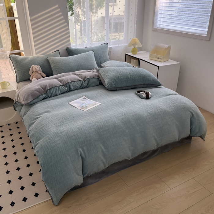 91家纺网 家纺一手货源 找家纺 晚依家纺 2024新款230g纯色立体雕花牛奶绒四件套贝壳边加厚保暖定制定做 语格-蔚蓝