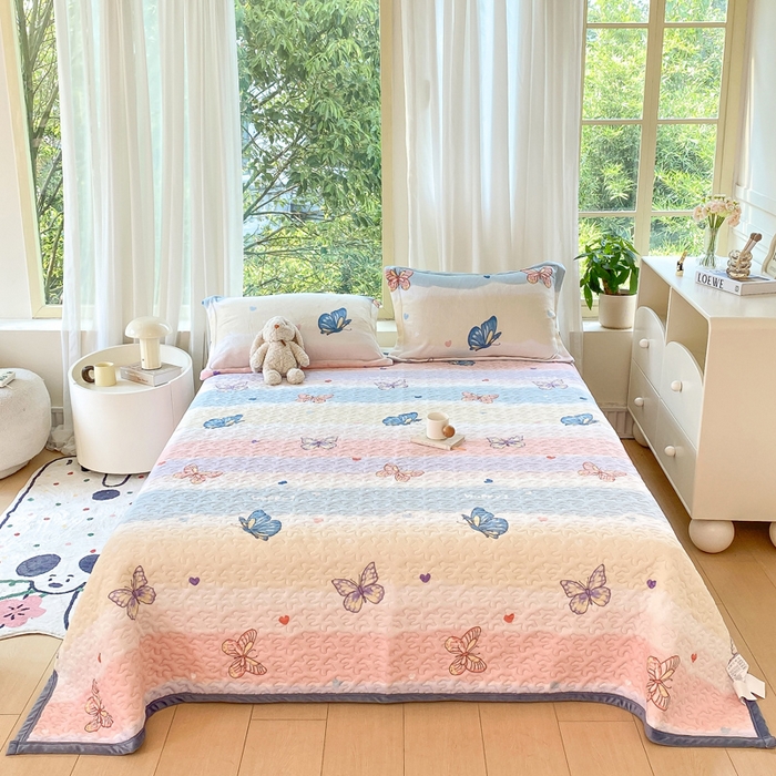 91家纺网 家纺一手货源 找家纺 赫梵茜 2024新款高克重牛奶绒夹棉单床盖 蝶恋