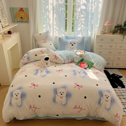 91家纺网 家纺一手货源 找家纺 桃喜 2024新秋冬新品卡通混搭牛奶绒系列四件套 可爱比熊