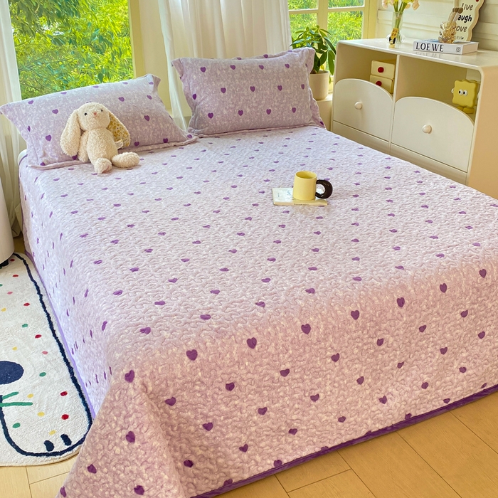 91家纺网 家纺一手货源 找家纺 赫梵茜 2024新款高克重牛奶绒夹棉单床盖 紫爱心