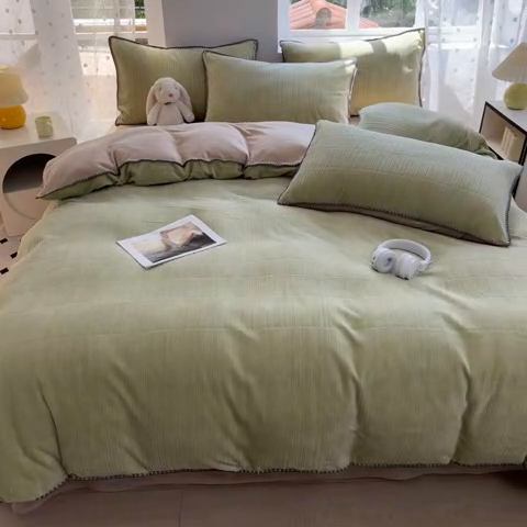 91家纺网 家纺一手货源 找家纺 晚依家纺 2024新款230g纯色立体雕花牛奶绒四件套贝壳边加厚保暖定制定做 香榭格调-果茶绿