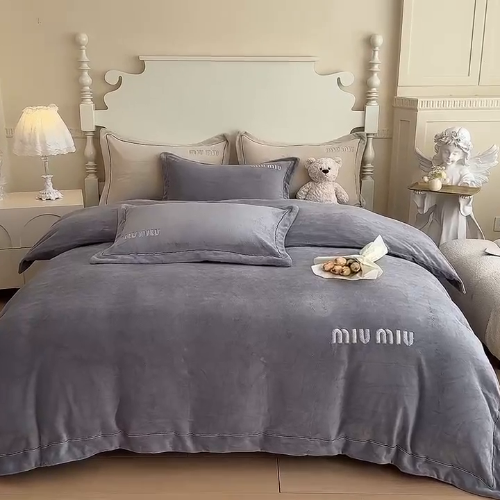 91家纺网 家纺一手货源 找家纺 宜家坊 2024新款高克重9斤婴儿绒轻奢刺绣织带四件套 高级灰