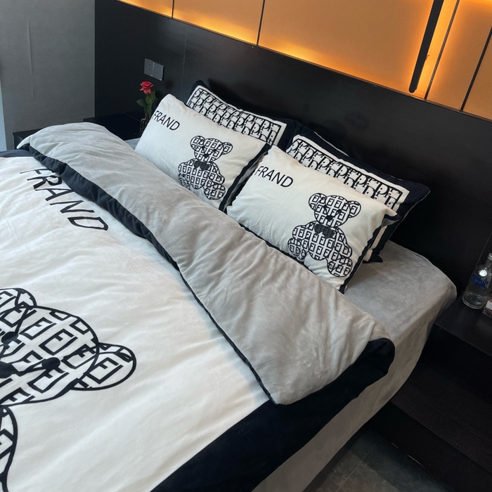 91家纺网 家纺一手货源 找家纺 2024新款大版数码印花四件套高克重双面加厚牛奶绒四件套 小白熊