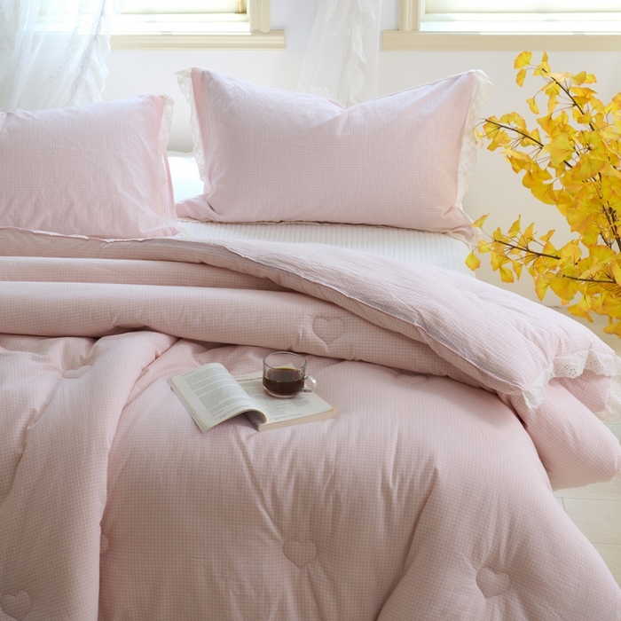 91家纺网 家纺一手货源 找家纺 久典家居 2024新款A类全棉色织水洗棉花边款大豆被 糖果粉