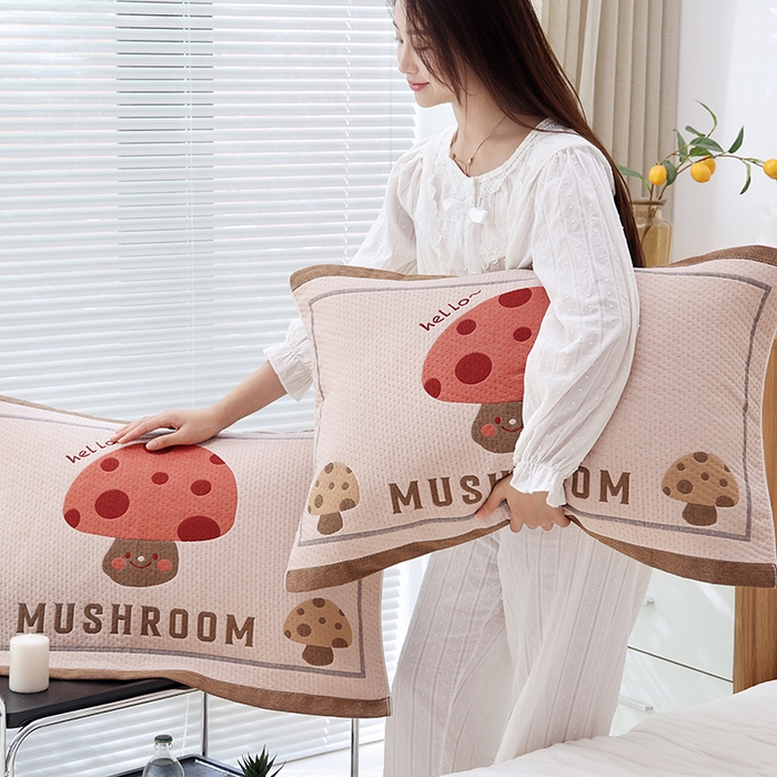 91家纺网 家纺一手货源 找家纺 朴尔家纺-毛巾被 2024年新款卡通定位纯棉四层纱布枕巾 萌趣蘑菇-红