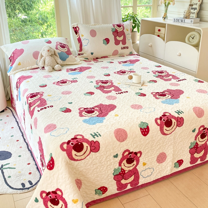 91家纺网 家纺一手货源 找家纺 赫梵茜 2024新款高克重牛奶绒夹棉单床盖 甜心熊