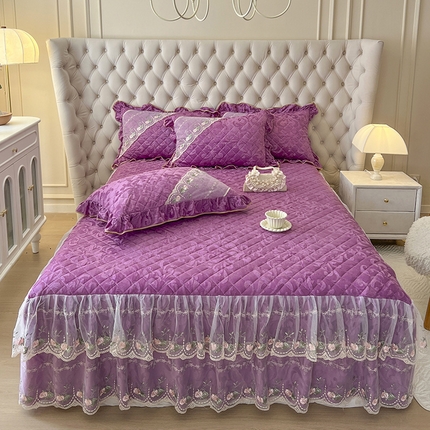 91家纺网 家纺一手货源 找家纺 网红馆（ck家纺） 2025新款高克重天鹅绒刺绣床裙三件套-花语秘境 花语秘境-罗兰紫