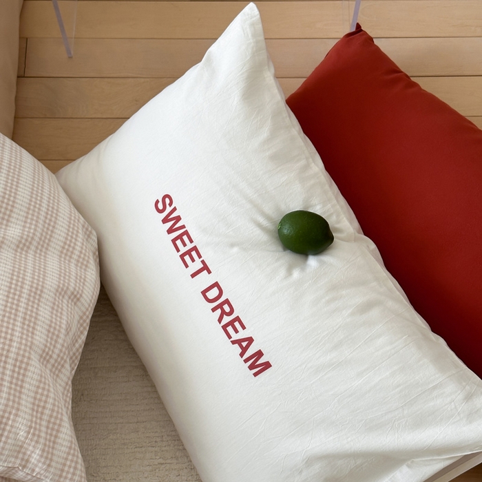 91家纺网 家纺一手货源 找家纺 艾沁家纺 2024新款40S全棉色织水洗提花条纹四件套 花漾-咖（配1只提花枕+1只砖红枕）