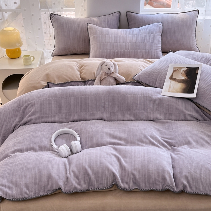 91家纺网 家纺一手货源 找家纺 晚依家纺 2024新款230g纯色立体雕花牛奶绒四件套贝壳边加厚保暖定制定做 香榭格调-紫