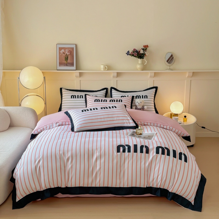 91家纺网 家纺一手货源 找家纺 花沐家居 2024新款亲肤云朵棉四件套加厚印花高克重磨毛四件套直播爆款 条纹粉