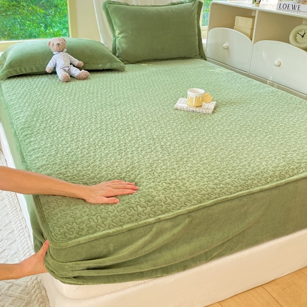 赫梵茜 2024新款高克重安抚豆豆被套牛奶绒夹棉床笠四件套 新款绿色