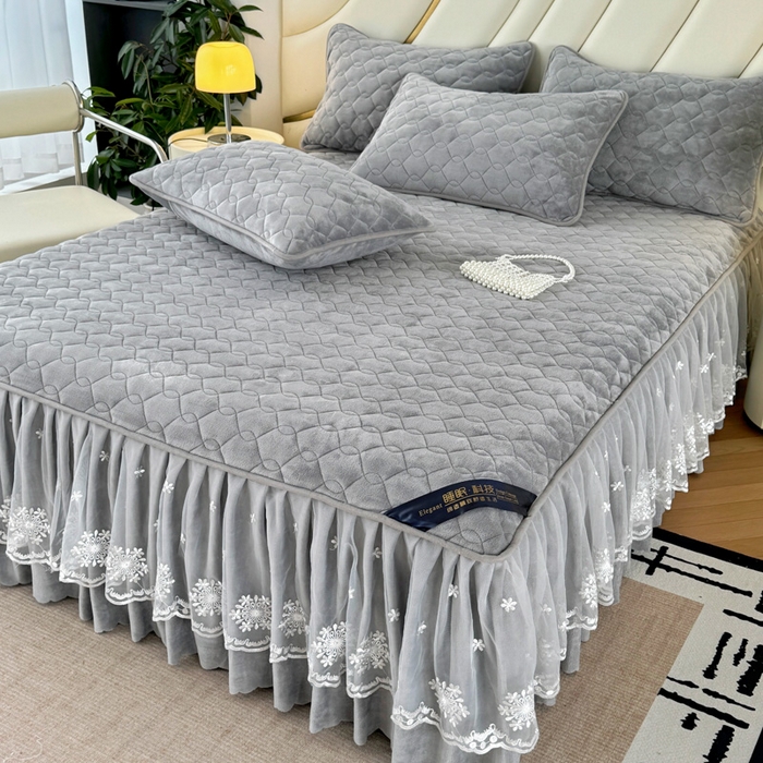 91家纺网 家纺一手货源 找家纺 品乐家纺 2024新款简约牛奶绒夹棉保暖床裙 银灰