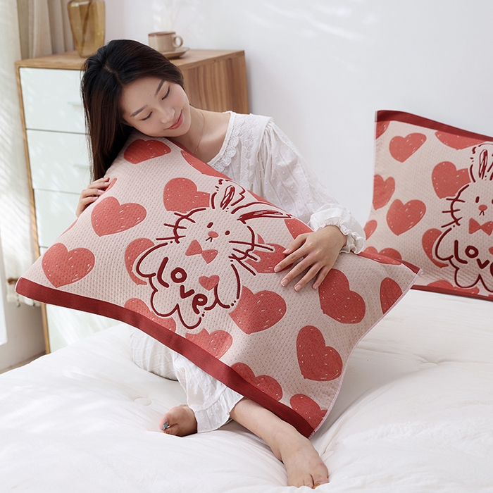 91家纺网 家纺一手货源 找家纺 朴尔家纺-毛巾被 2024年新款卡通定位纯棉四层纱布枕巾 心跳小兔-红