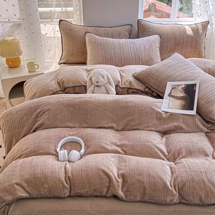 91家纺网 家纺一手货源 找家纺 晚依家纺 2024新款230g纯色立体雕花牛奶绒四件套贝壳边加厚保暖定制定做 香榭格调-杏