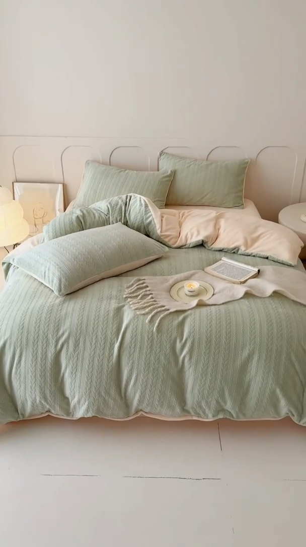 91家纺网 家纺一手货源 找家纺 2024新款雕花绒牛奶绒四件套--麦穗系列 麦穗绿黄