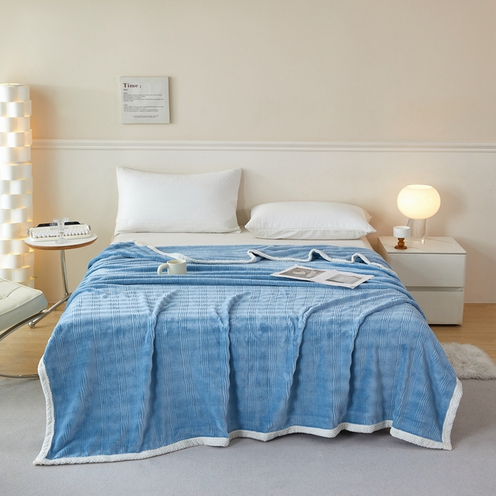 91家纺网 家纺一手货源 找家纺 可思家纺 2024新款纯色仿兔绒泡泡绒毛毯家用四级毯午睡毯 条纹人生海洋蓝