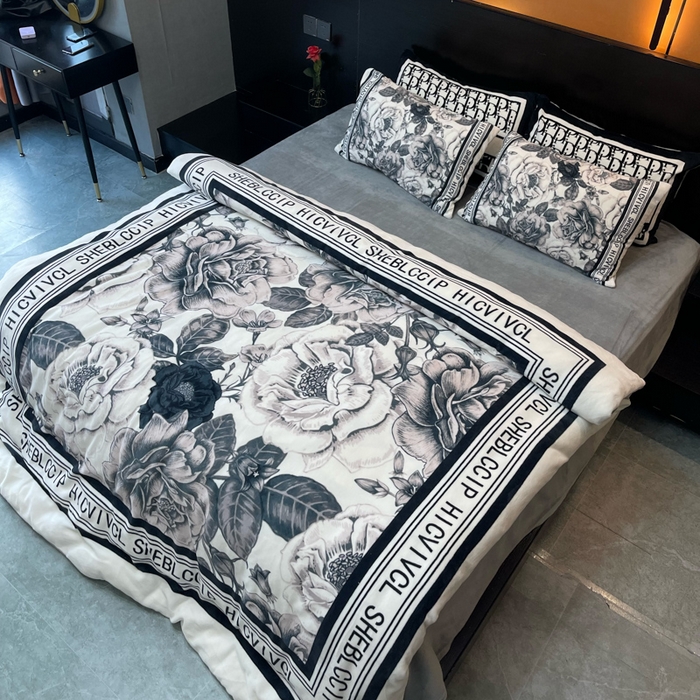 91家纺网 家纺一手货源 找家纺 2024新款大版数码印花四件套高克重双面加厚牛奶绒四件套 大花