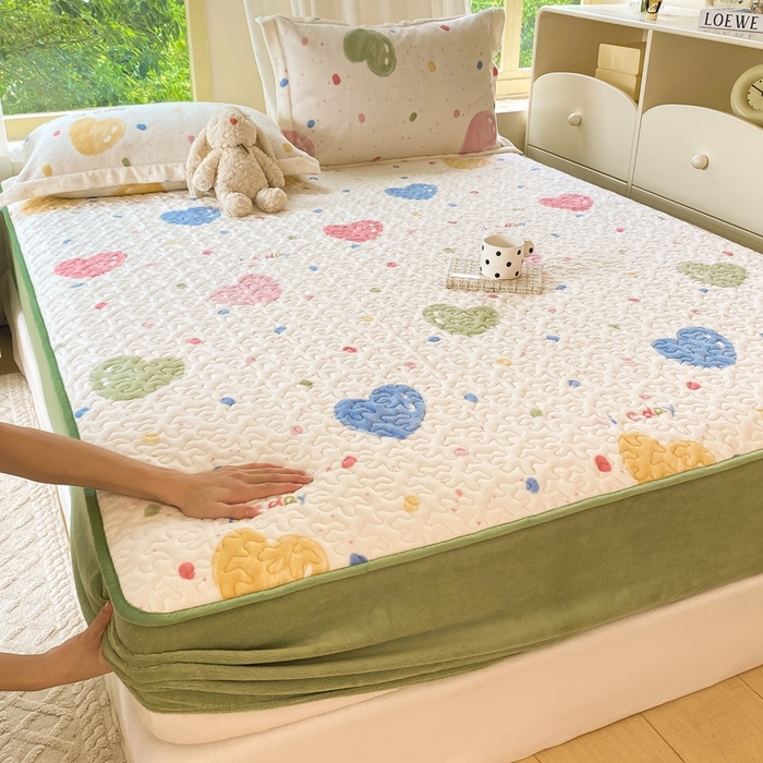 91家纺网 家纺一手货源 找家纺 赫梵茜 2024新款高克重安抚豆豆被套加厚牛奶绒床盖加厚牛奶绒夹棉床笠四件套 七彩爱心