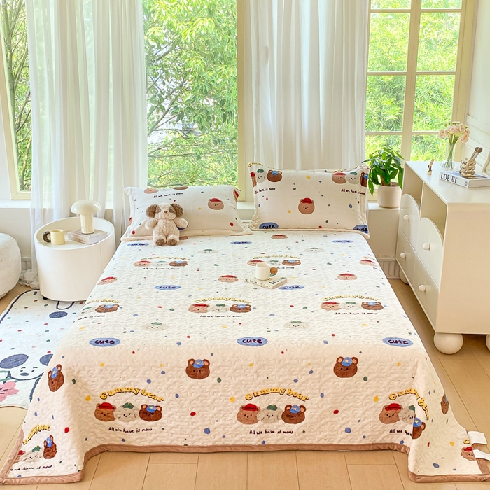 91家纺网 家纺一手货源 找家纺 赫梵茜 2024新款高克重牛奶绒夹棉单床盖 复古小熊