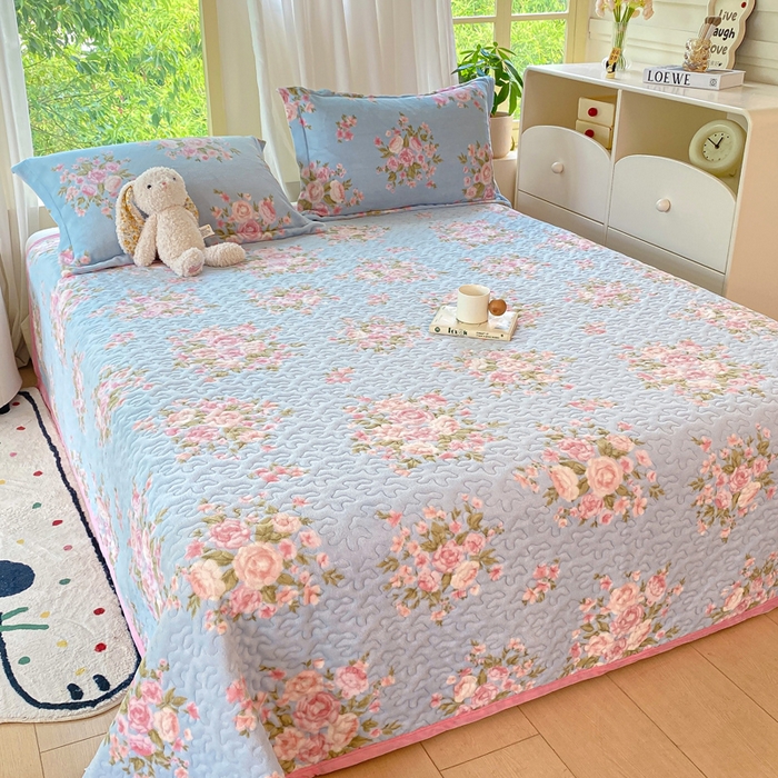 91家纺网 家纺一手货源 找家纺 赫梵茜 2024新款高克重牛奶绒夹棉单床盖 风吹半夏