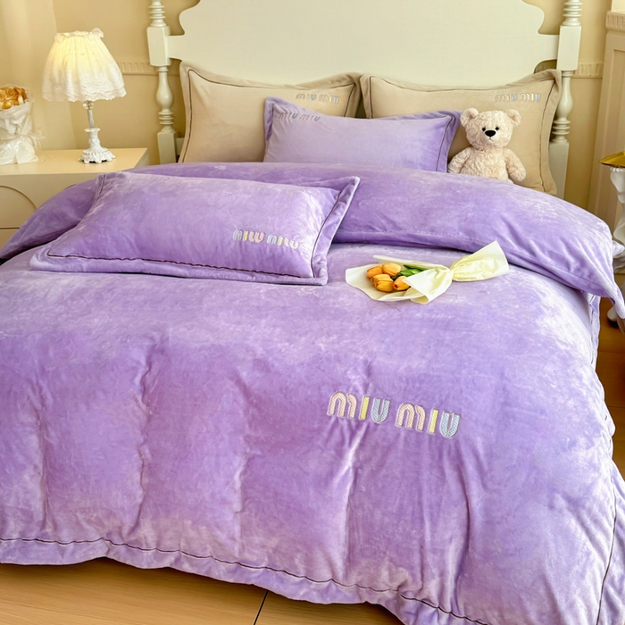 91家纺网 家纺一手货源 找家纺 宜家坊 2024新款高克重9斤婴儿绒轻奢刺绣织带四件套 葡萄紫