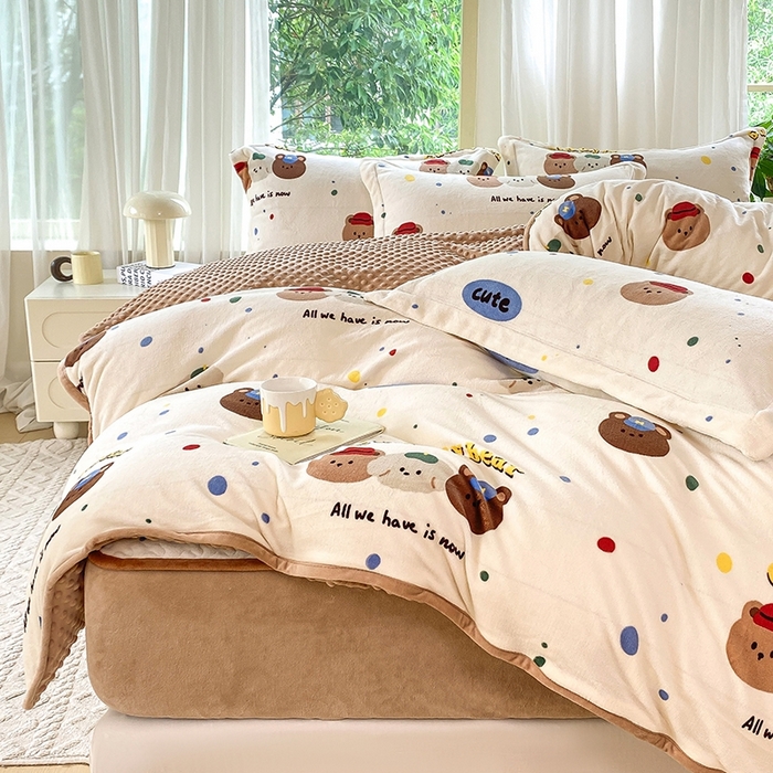 91家纺网 家纺一手货源 找家纺 赫梵茜 2024新款高克重安抚豆豆被套加厚牛奶绒床盖加厚牛奶绒夹棉床笠四件套 南瓜小熊