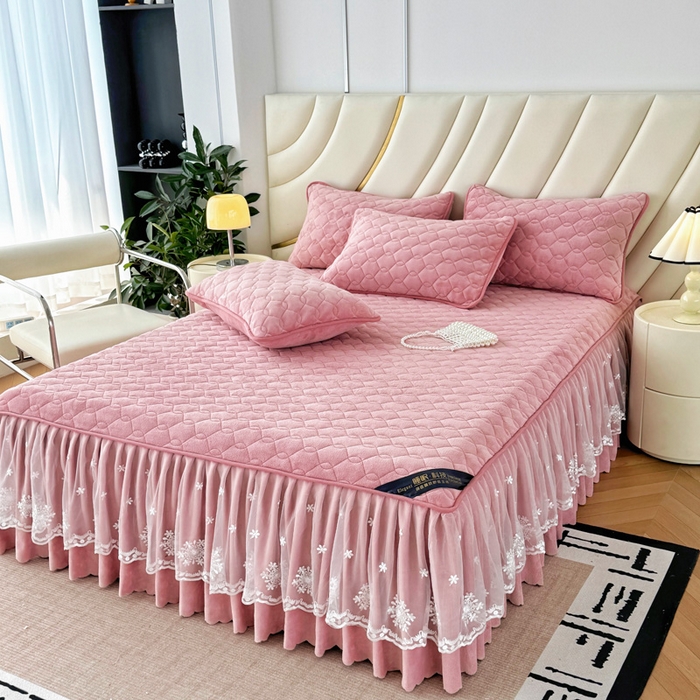 91家纺网 家纺一手货源 找家纺 品乐家纺 2024新款简约牛奶绒夹棉保暖床裙 豆沙