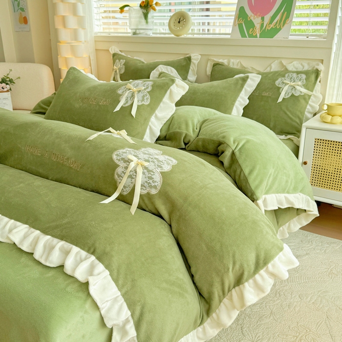 91家纺网 家纺一手货源 找家纺 宜家坊 2024秋冬韩版花边蕾丝刺绣加厚牛奶绒四件套（含无纺布手提袋） 花屿集-绿