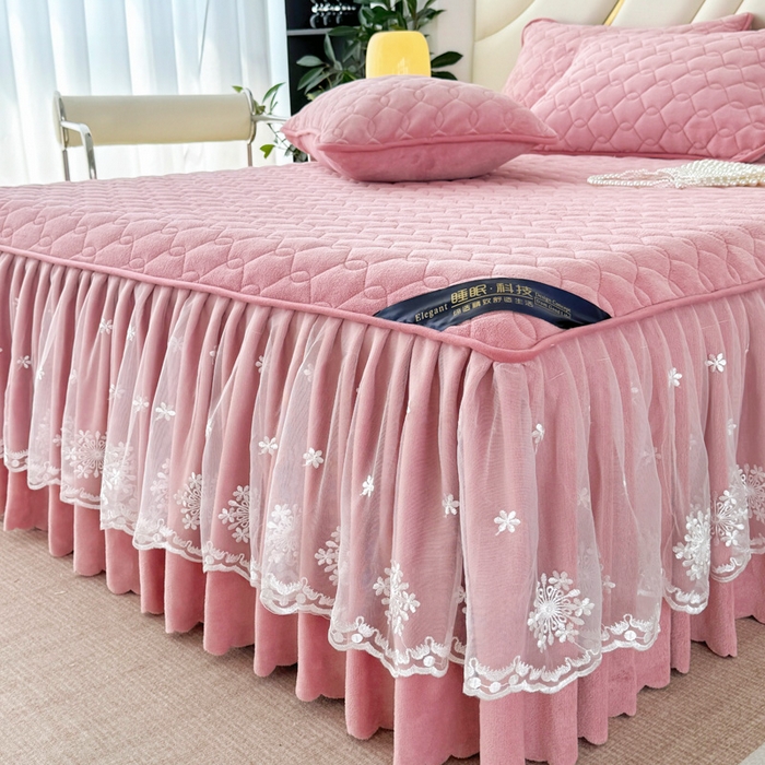 91家纺网 家纺一手货源 找家纺 品乐家纺 2024新款简约牛奶绒夹棉保暖床裙 豆沙