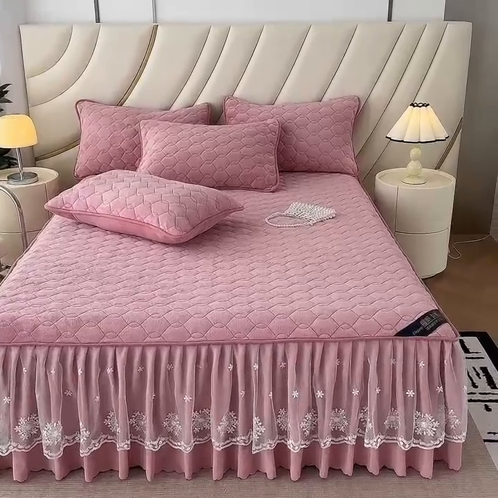 91家纺网 家纺一手货源 找家纺 品乐家纺 2024新款简约牛奶绒夹棉保暖床裙 豆沙