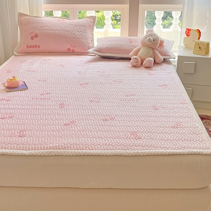 91家纺网 家纺一手货源 找家纺 川悦生活 2024新款A类印花雪花绒床垫加厚绒保暖床护垫 床垫ins樱桃