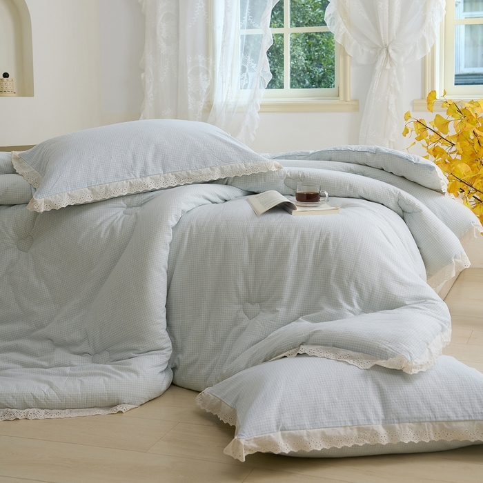 91家纺网 家纺一手货源 找家纺 久典家居 2024新款A类全棉色织水洗棉花边款大豆被 糖果蓝