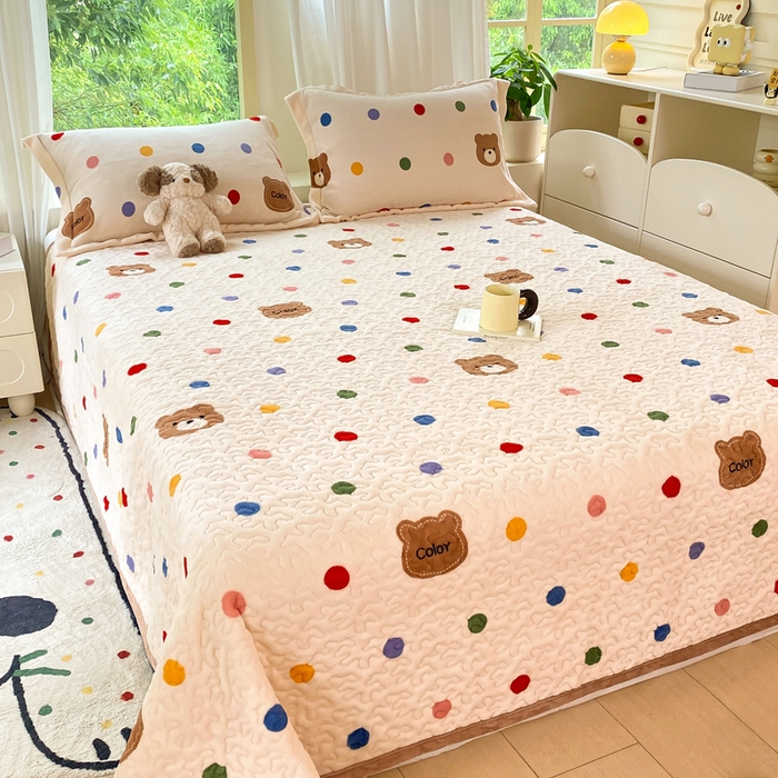 91家纺网 家纺一手货源 找家纺 赫梵茜 2024新款高克重牛奶绒夹棉单床盖 波点小熊