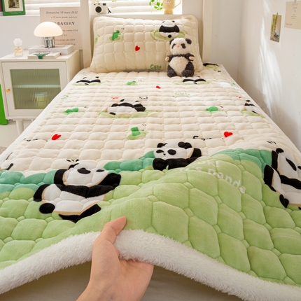 家喜爱 2024新款学生牛奶绒直角床褥 熊猫乐园-绿