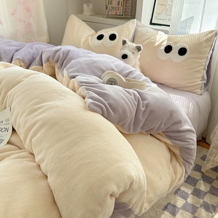 91家纺网 家纺一手货源 找家纺 桃子家居 2024新款A类ins加厚毛巾绣大眼萌混搭撞色牛奶绒系列四件套 绒毛巾绣-大眼萌芋泥奶盖