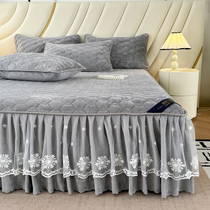 91家纺网 家纺一手货源 找家纺 品乐家纺 2024新款简约牛奶绒夹棉保暖床裙 银灰