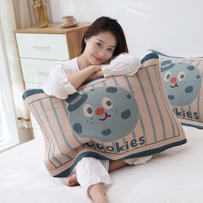 91家纺网 家纺一手货源 找家纺 朴尔家纺-毛巾被 2024年新款卡通定位纯棉四层纱布枕巾 巧克力饼-蓝