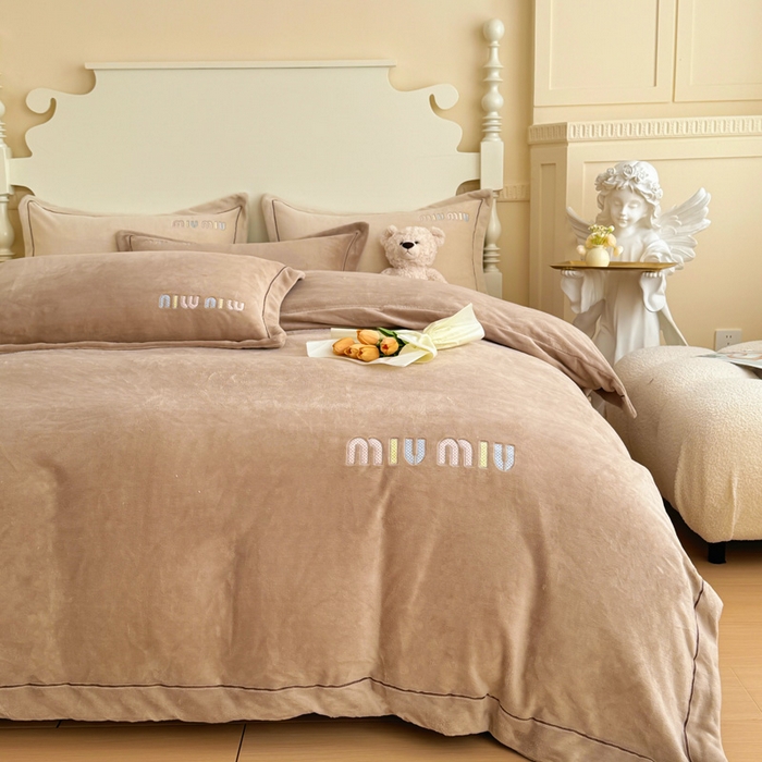 91家纺网 家纺一手货源 找家纺 宜家坊 2024新款高克重9斤婴儿绒轻奢刺绣织带四件套 咖啡色