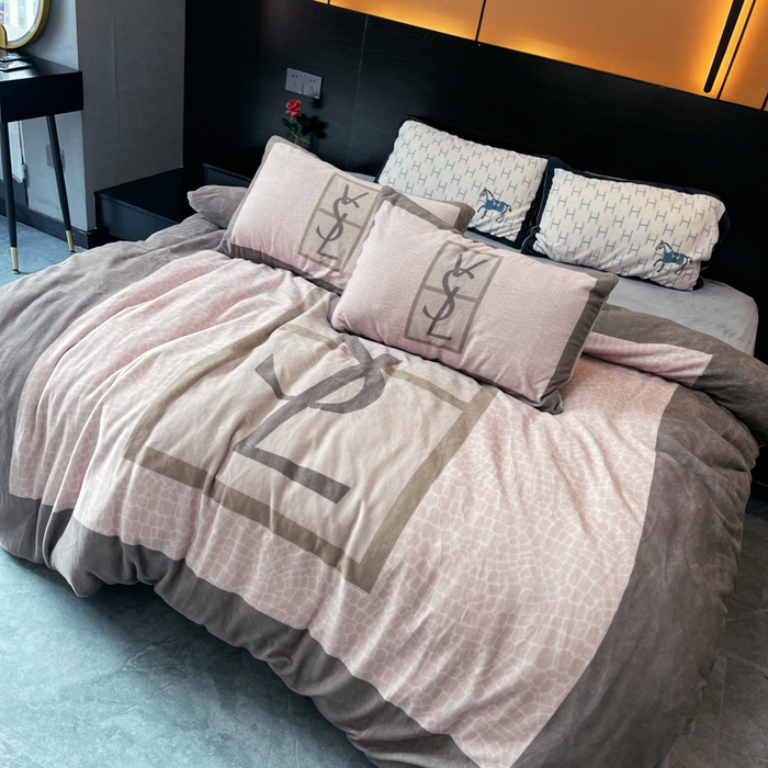 91家纺网 家纺一手货源 找家纺 2024新款大版数码印花四件套高克重双面加厚牛奶绒四件套 豹纹香水