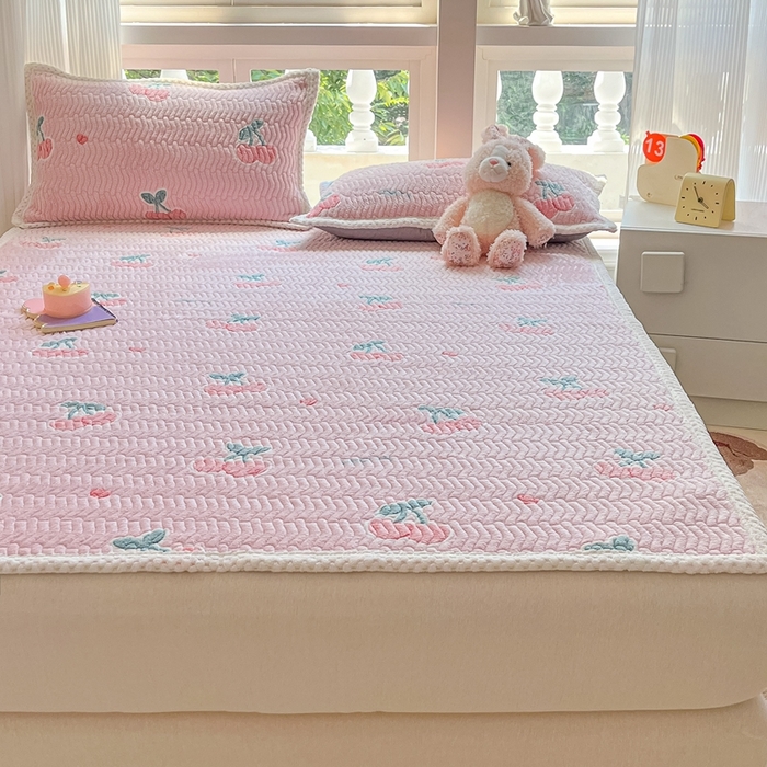 91家纺网 家纺一手货源 找家纺 川悦生活 2024新款A类印花雪花绒床垫加厚绒保暖床护垫 床垫桃心爱语