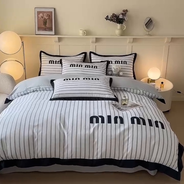 91家纺网 家纺一手货源 找家纺 花沐家居 2024新款亲肤云朵棉四件套加厚印花高克重磨毛四件套直播爆款 条纹灰