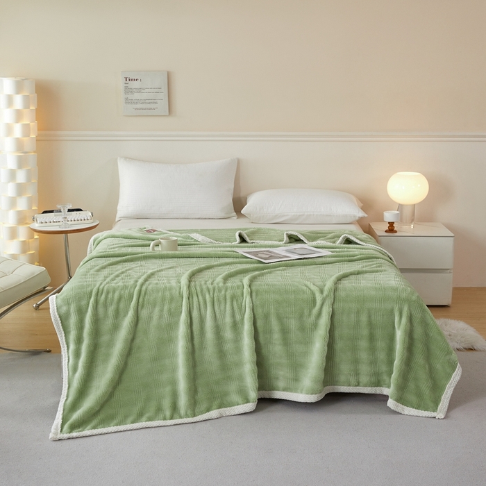 91家纺网 家纺一手货源 找家纺 可思家纺 2024新款纯色仿兔绒泡泡绒毛毯家用四级毯午睡毯 条纹人生抹茶绿